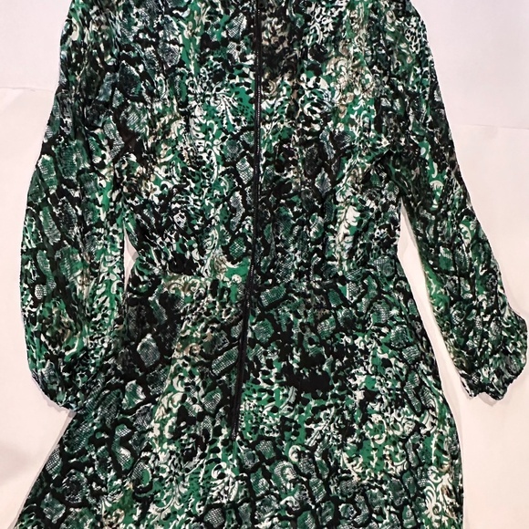 Alice + Olivia Printed Wrap Dress - Size 6 - NEW With Tags. - Picture 15 of 16